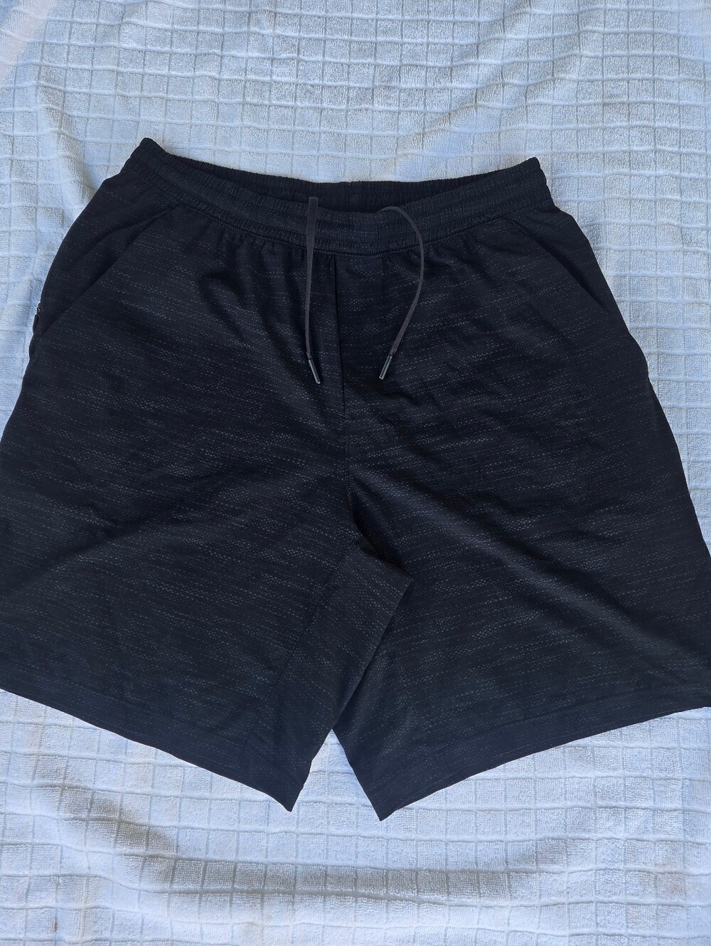 lululemon athletica Men's Black Heathered Drawstring Athletic Shorts‎